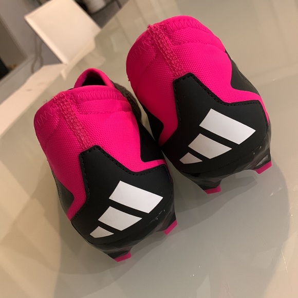 Predator Accuracy 3 soccer cleats - size M8/W9 - Picture 7 of 9